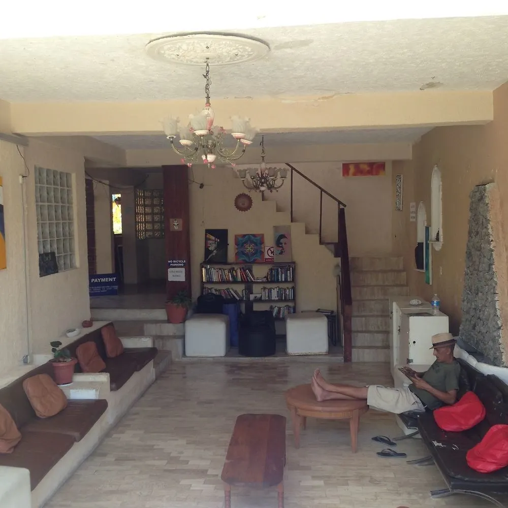 Weary Traveler Hostel Tulum