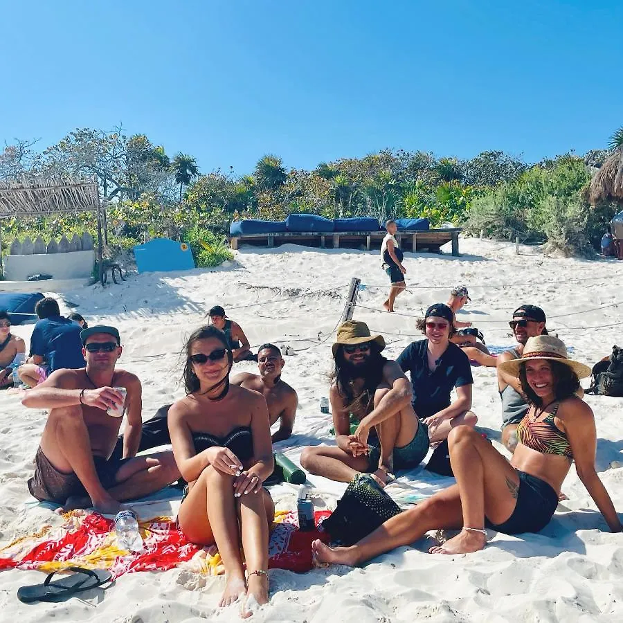 Weary Traveler Hostel Tulum